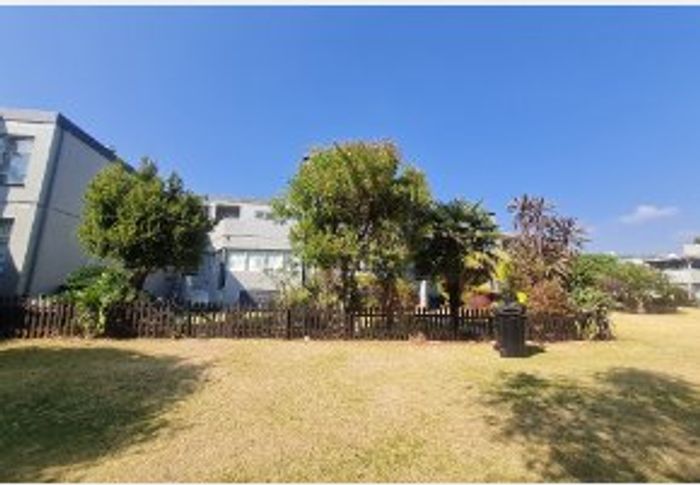 For Sale: 3-Bedroom Apartment in Marais Steyn Park with Pool and Tennis Courts.