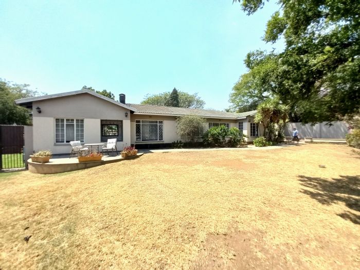 Edenvale Central House For Sale: 4 beds, pool, cottage, entertainment area, secure parking.