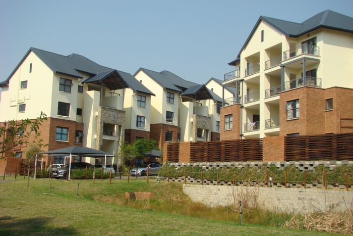 Kyalami Hills Apartment To Rent: 3 Bedrooms, Pool, Gym, Secure Complex Amenities.