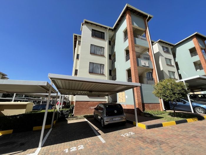 Acacia Apartment For Sale: Top-floor, 2-bed, open-plan, pool, gym, 24/7 security.