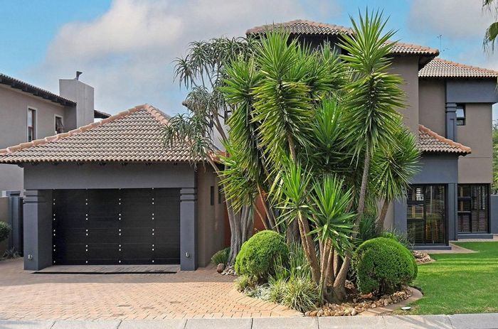 For Sale: House in Greenstone Hill with pool, gourmet kitchen, and secure estate.