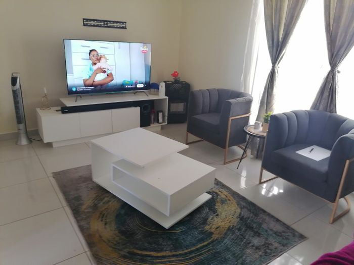 Bloemspruit House To Rent: Spacious layout, garden, and convenient location.