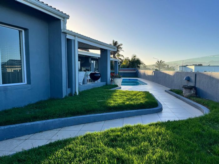 Cutty Sark House For Sale: 4 beds, pool, solar power, flatlet included.