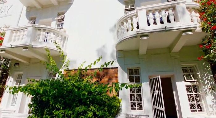 Auckland Park Apartment To Rent: 2-bedroom flat near Johannesburg Country Club, cat-friendly.