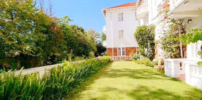 Auckland Park Apartment To Rent: 2-bedroom, cat-friendly, near Johannesburg Country Club.