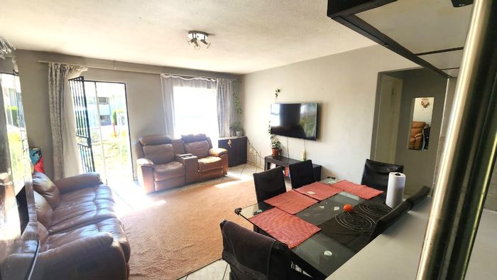 For Sale: Apartment in Vorna Valley with 2 bedrooms, garden, and 24-hour security.