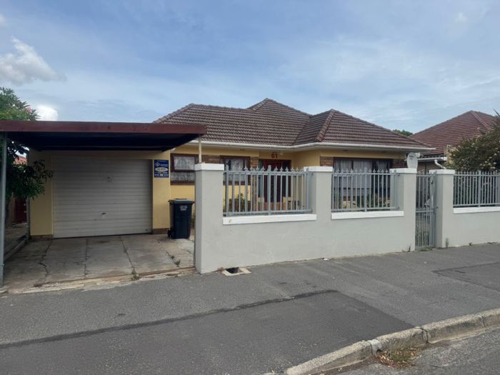Glenlilly House For Sale: 4 beds, garage, security features, garden, separate apartment.