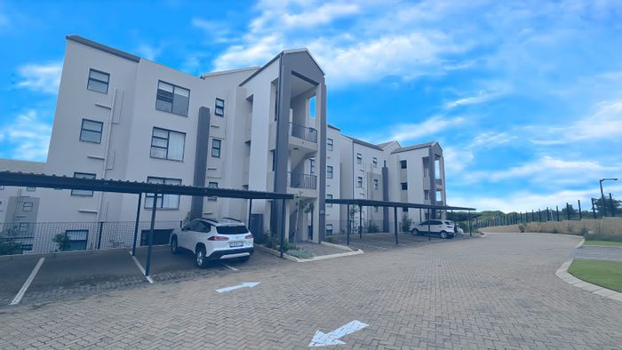 Ballito Central Apartment To Rent: Pool, gym access, and beach proximity.