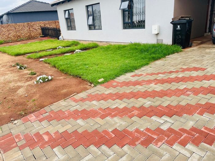 For Sale: Townhouse in Daggafontein with security, playground, and pet-friendly space.