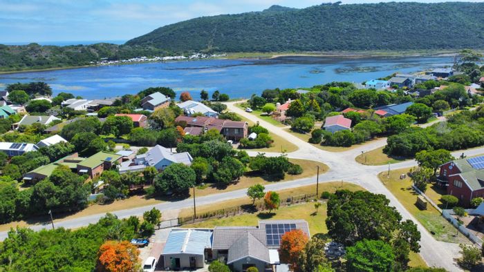 House For Sale on The Island: 3 beds, solar power, office, spacious garden.