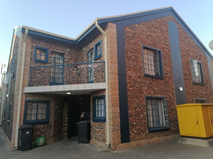 Ground floor bachelor apartment for sale in Willows with 24-hour security.