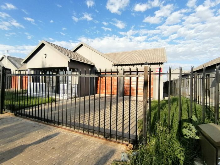 For Sale: 4-bedroom house in Bloemspruit with double garage and spacious yard.