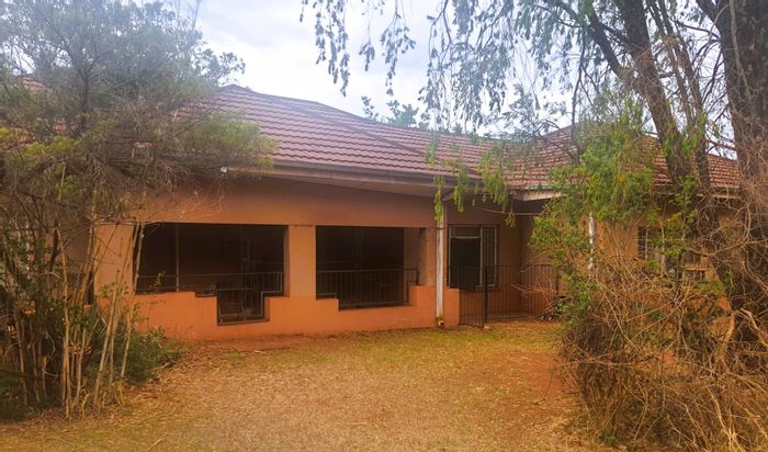 Rietfontein AH Farm For Sale: Spacious living, borehole, multiple outbuildings, secure parking.