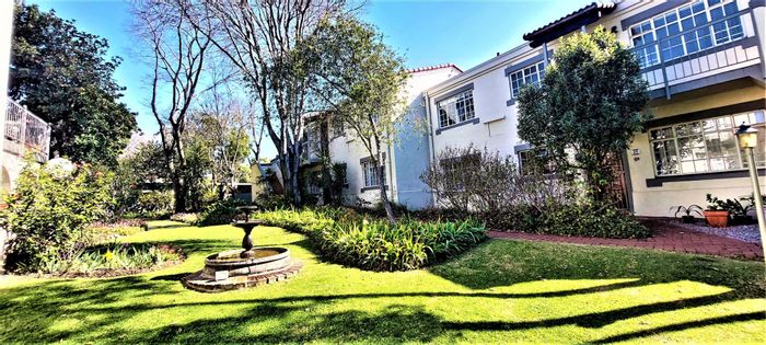 Bryanston Apartment For Sale: 2 beds, communal pool, pet-friendly, great investment.