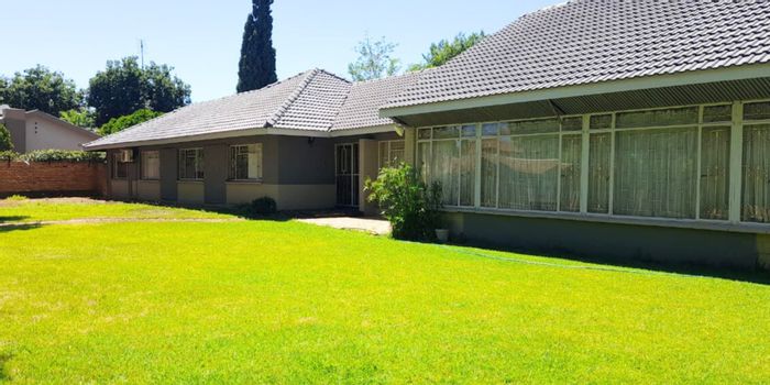 For Sale: House in Irene Park with 3 beds, flatlet, pool, and double garage.