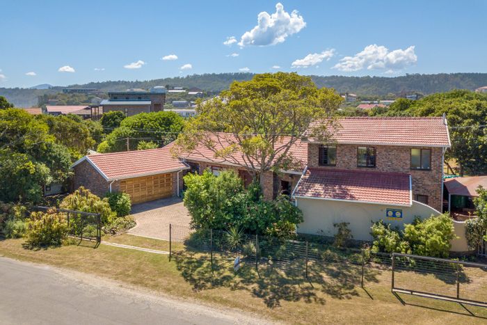 For Sale: Kingfisher Creek House with dual living, gardens, and secure parking.