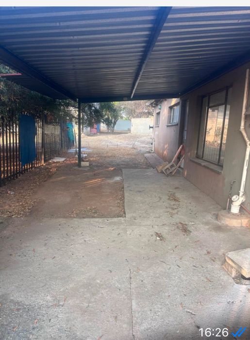 1 Bedroom Apartment with private yard in Benoni AH, To Rent now.