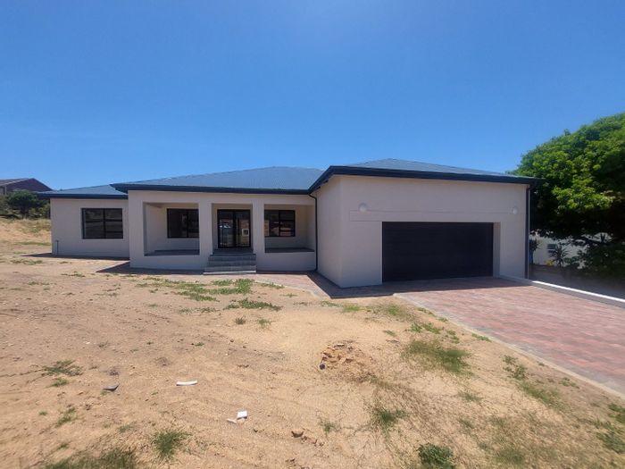 For Sale: Spacious 3-bedroom house in Stilbaai Wes with garden and patio.