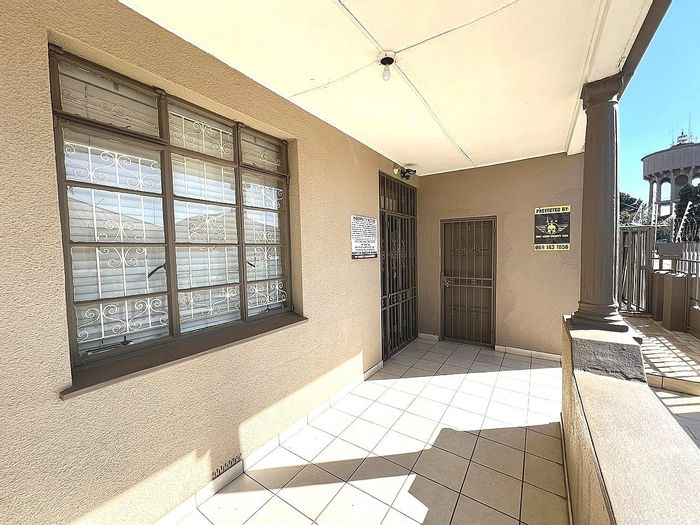 Brixton House For Sale: 12 bedrooms, student accommodation, secure with amenities.
