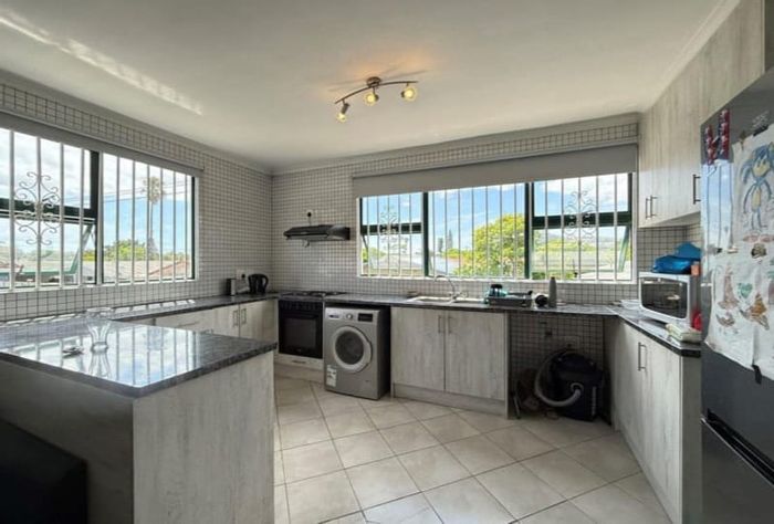 Spacious Parow Valley Apartment To Rent with secure parking and laundry facilities.