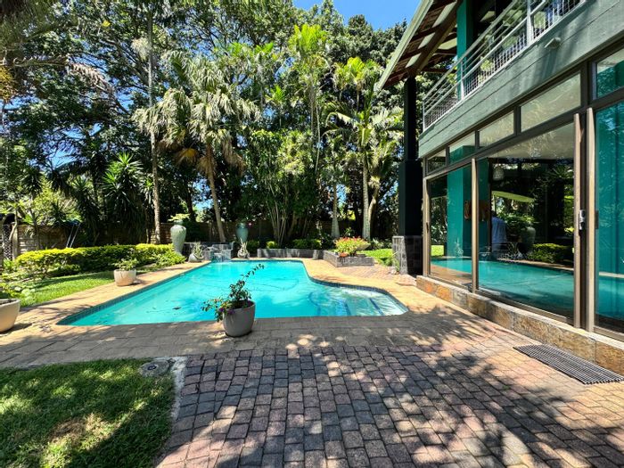 Meer En See House For Sale: Pool, spacious yard, and close to amenities.