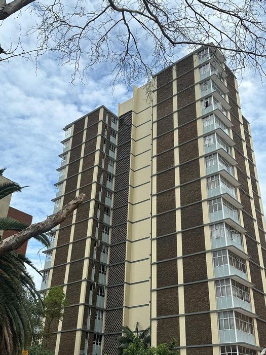 Renovated 2/3 bedroom apartment in Pretoria Central, close to transport options.