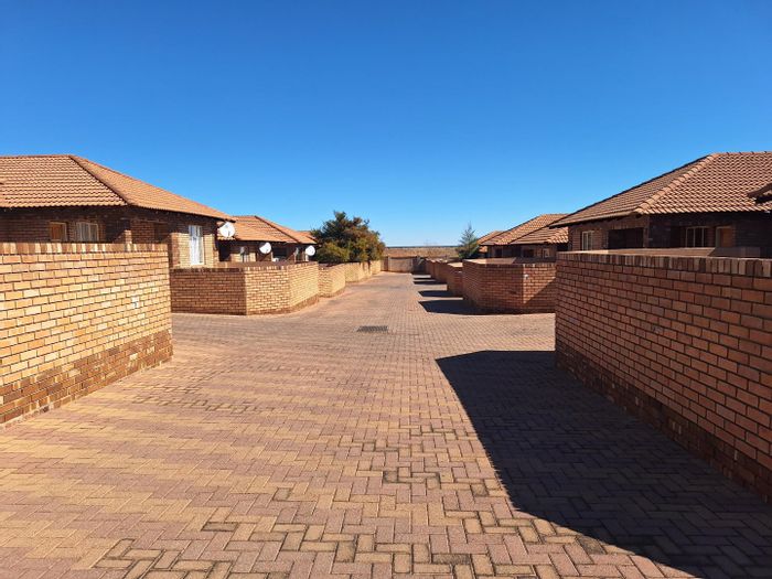 2-Bedroom Townhouse To Rent in Waterberry Country Estate with 24/7 security.