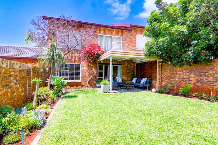 Hennopspark Townhouse For Sale: 3 beds, pool, tennis court, secure complex.