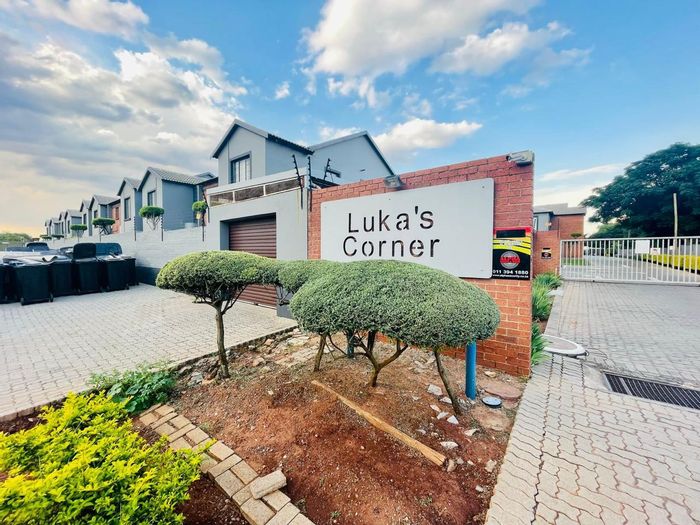 Edleen Apartment To Rent: 2 Bed, 2 Bath, open plan, patio with braai.