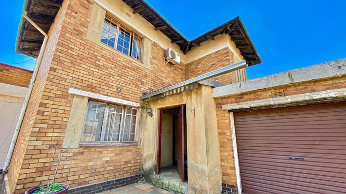 Malvern East House For Sale: 3 bedrooms, 2 baths, near schools and parking.