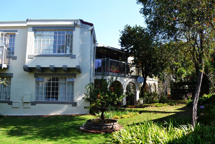For Sale: Bryanston East townhouse with communal pool, 2 beds, pet-friendly options.