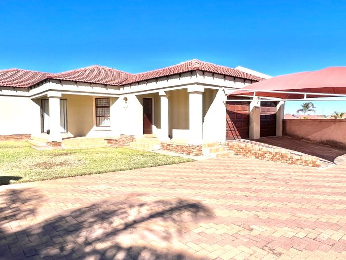 Bendor House For Sale: 3 Bedrooms, secure estate, ample parking, water tank.