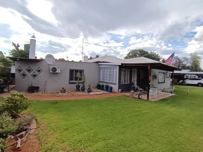 House for Sale in Jan Kempdorp Central: 3 Bedrooms, security, garden, and extra amenities.