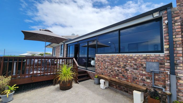 For Sale: House in Dana Bay with sea views, spacious living, and solar system.