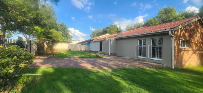 For Sale: Versatile house in Standerton Central with two apartments and pool.