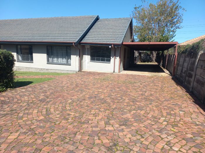 3-Bedroom House For Sale in Boksburg South with pool, security, and entertainment area.