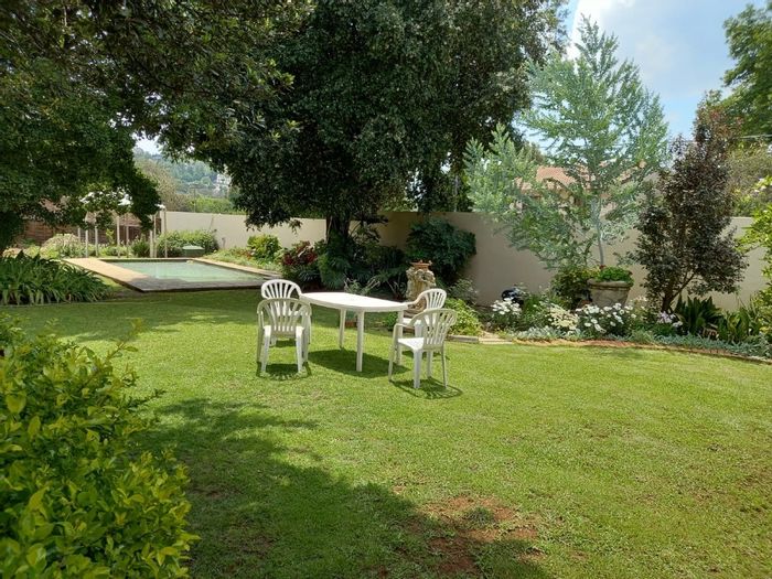 To Rent: House in Forest Town with 2 cottages, garden views, and amenities.