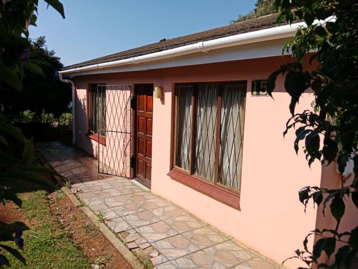 Copesville House For Sale: 2 Bedrooms, garden, carport, and fitted kitchen.