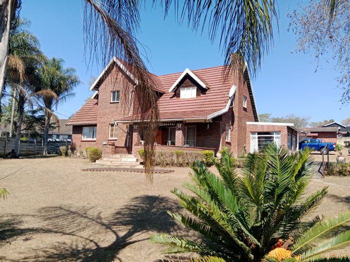 For Sale: Spacious 4-Bed House with Flatlet on 3800sqm in Lincoln Meade.