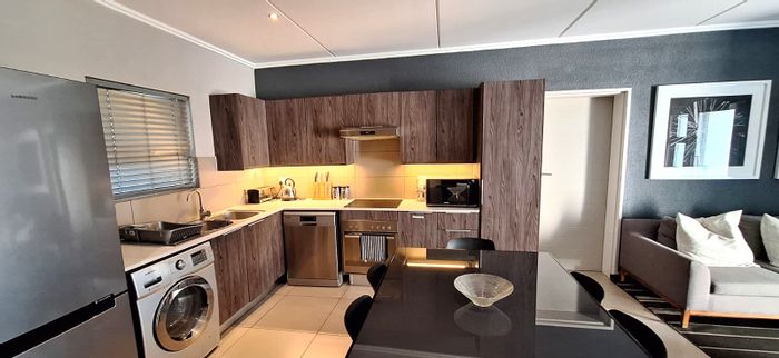 Atholl Apartment To Rent: 2 beds, pool, gym, secure, close to Sandton amenities.