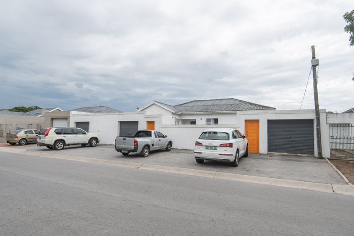 For Sale: 6-bedroom house in Newton Park with rental income and multiple flatlets.