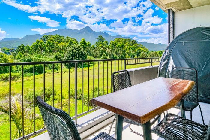 For Sale: 2-Bedroom Apartment in Dormehls Drift with pool access and mountain views.