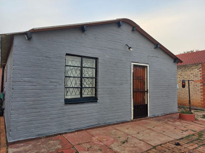 2-Bedroom House To Rent in Lenasia Ext 2 with shared tenant and parking.