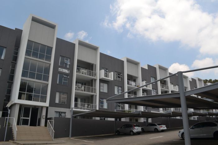 For Sale: Apartment in Sandown with 2 beds, gym, pool, and 24-hour security.