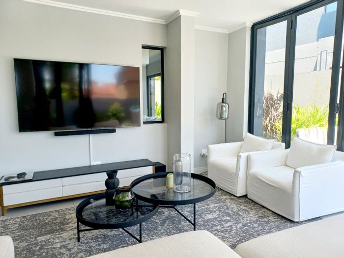 For Sale: Spacious 5-bedroom house in Morningside Manor with rooftop access.