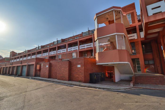 For Sale: 3-Bedroom Apartment in Jeppestown with Security, Garage, and Garden.