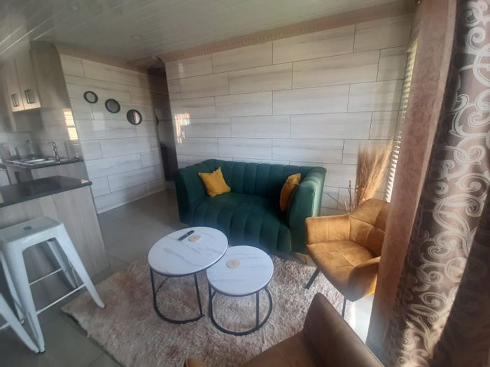 2-Bedroom Apartment in Weltevreden Park For Sale, secure complex, close to amenities.