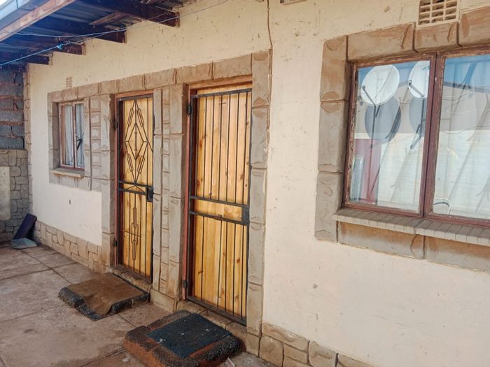 For Sale: House in Roodekop with rental rooms, garage, and prime location.