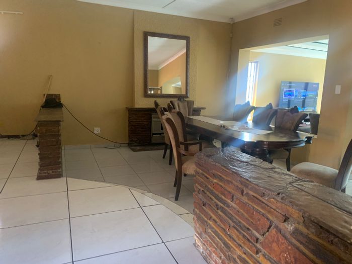 3-Bedroom House to Rent in Mondeor with Spacious Lounge, Gourmet Kitchen, and Play Area.