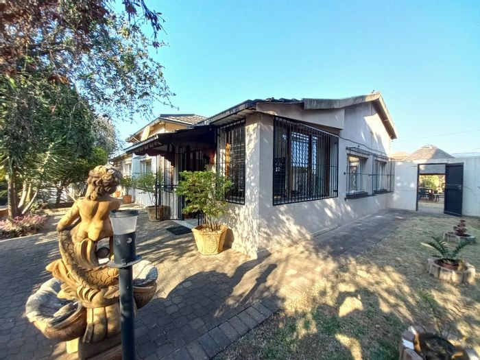 For Sale: House in Primrose with 4 bedrooms, double garage, and entertainment room.